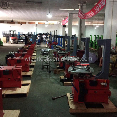 12rpm स्व-केंद्रित WSR-093 ऑटोमोटिव टायर मशीन वैकल्पिक सहायता हाथ के साथ