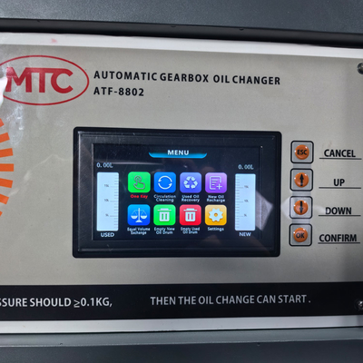 ऑटोमोबाइल के लिए पूरी तरह से स्वचालित ट्रांसमिशन तेल बदलने और सफाई मशीन