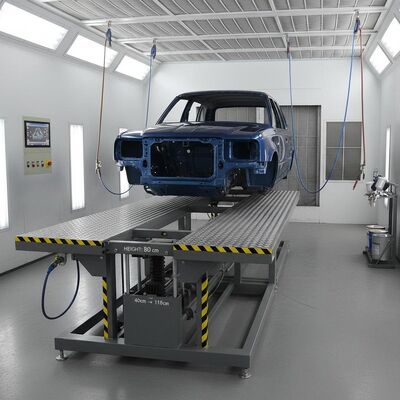 ऑटो पेंट बूथ समायोज्य बेंच ऊंचाई 40 से 118 सेमी 300 मिमी स्टील संरचना आधार और श्नाइडर नियंत्रण घटकों के साथ